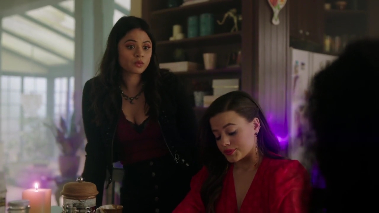 Charmed-Online-dot-nl_Charmed-1x18TheReplacement00293.jpg