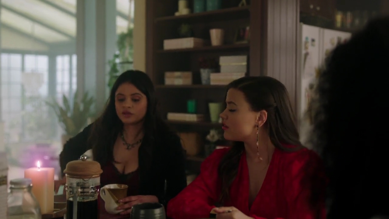 Charmed-Online-dot-nl_Charmed-1x18TheReplacement00300.jpg
