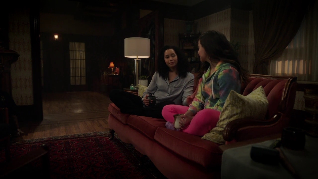 Charmed-Online-dot-nl_Charmed-1x18TheReplacement01078.jpg