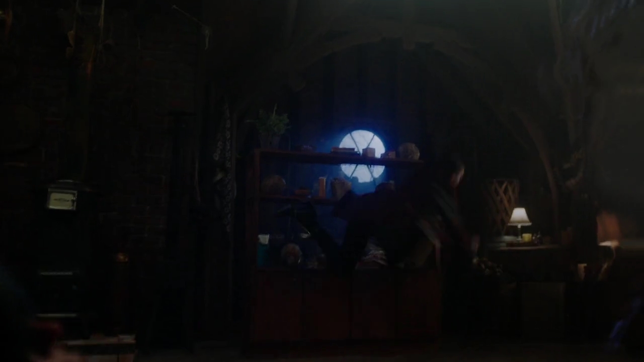 Charmed-Online-dot-nl_Charmed-1x18TheReplacement01815.jpg