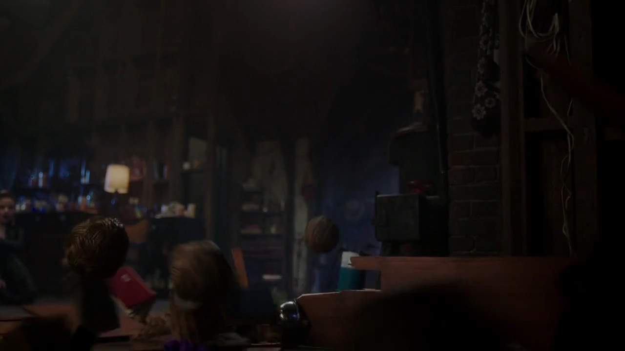 Charmed-Online-dot-nl_Charmed-1x18TheReplacement01816.jpg