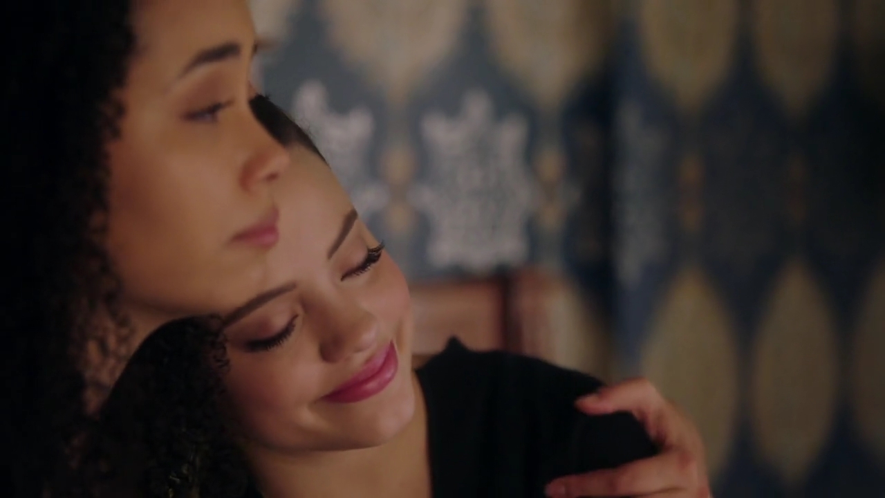 Charmed-Online-dot-nl_Charmed-1x18TheReplacement02161.jpg