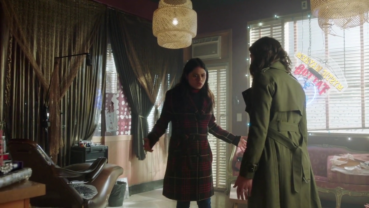 Charmed-Online-dot-nl_Charmed-1x18TheReplacement02169.jpg