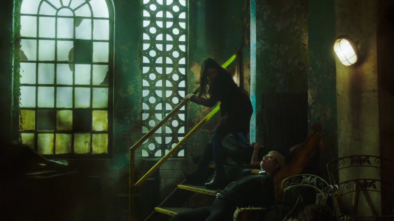 Charmed-Online-dot-nl_Charmed-1x18TheReplacement02250.jpg
