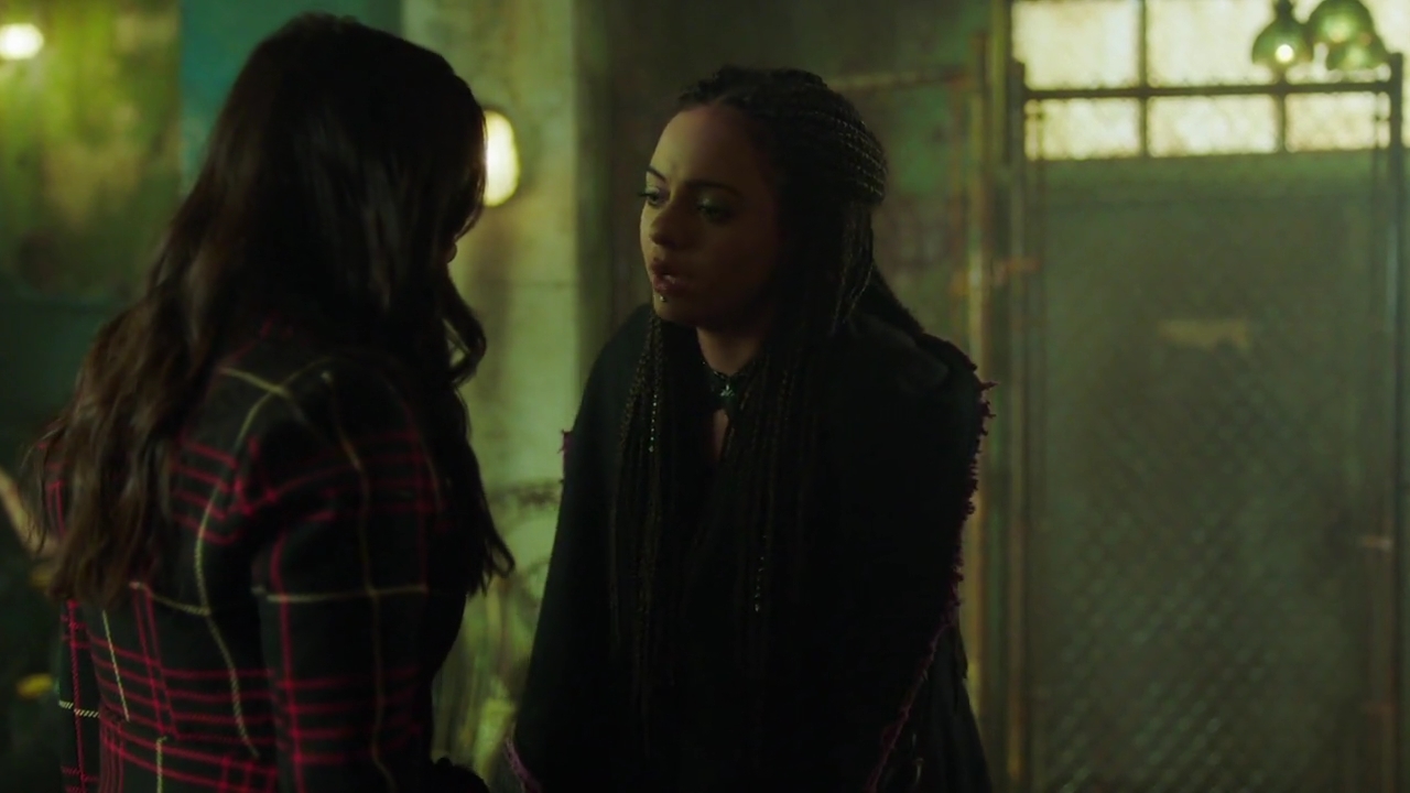 Charmed-Online-dot-nl_Charmed-1x18TheReplacement02282.jpg
