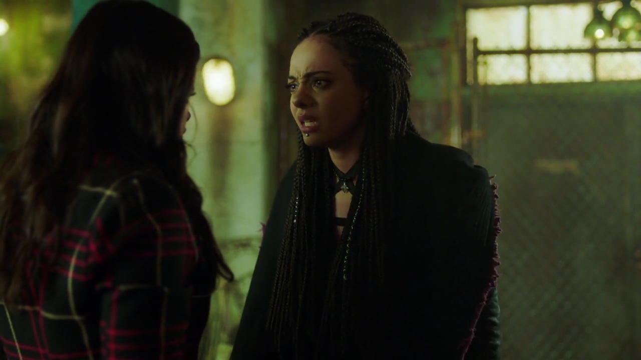 Charmed-Online-dot-nl_Charmed-1x18TheReplacement02291.jpg