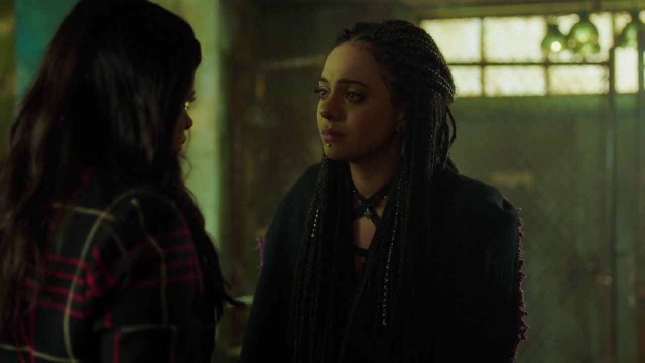 Charmed-Online-dot-nl_Charmed-1x18TheReplacement02332.jpg