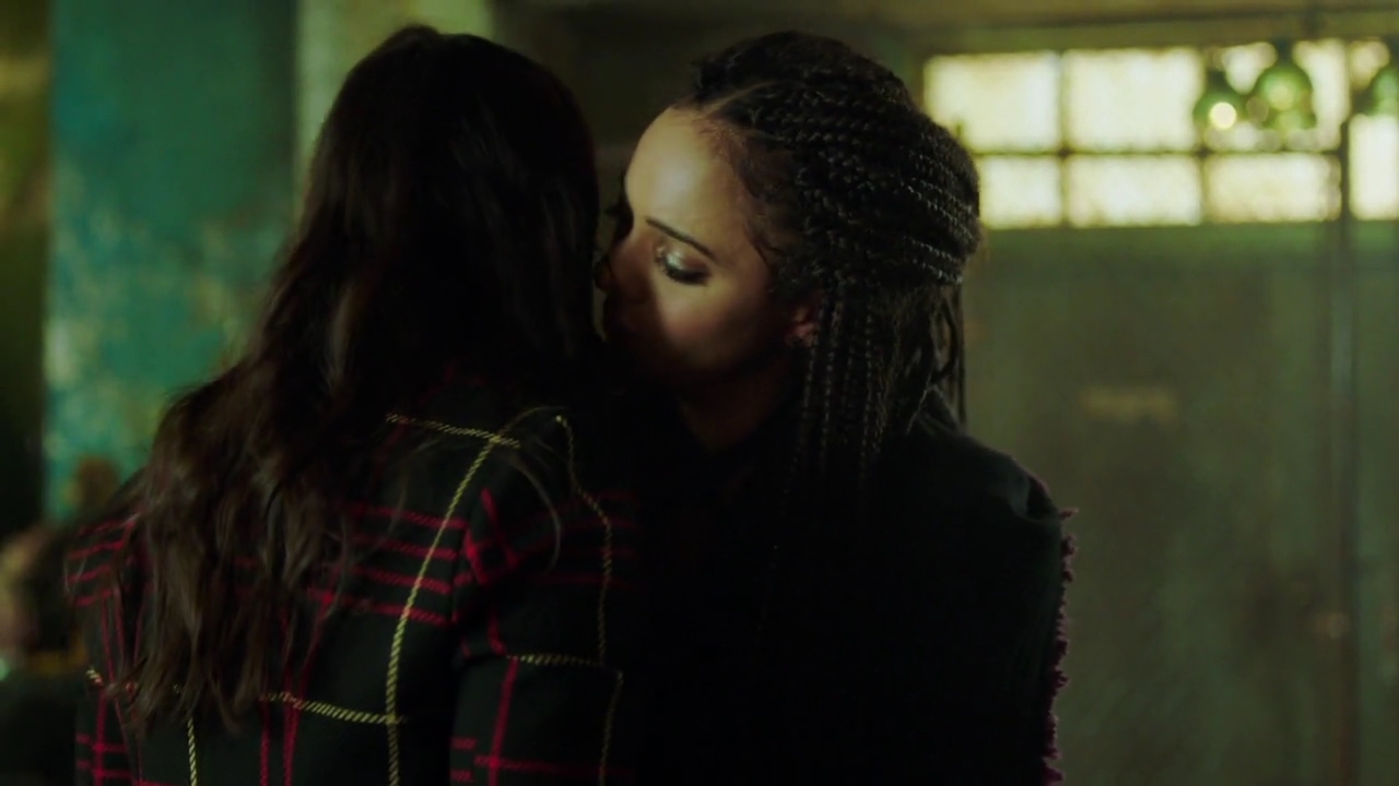 Charmed-Online-dot-nl_Charmed-1x18TheReplacement02337.jpg