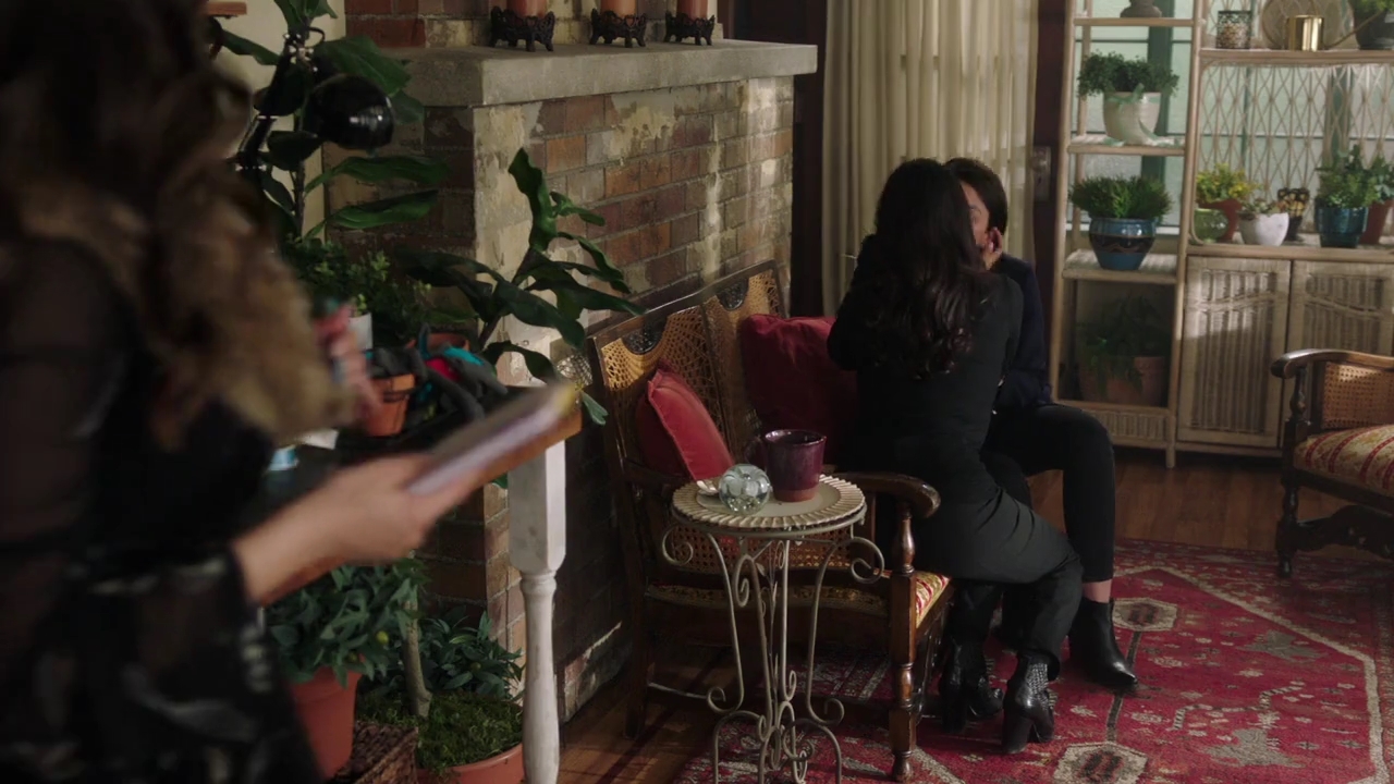 Charmed-Online-dot-nl_Charmed-1x20Ambush01137.jpg