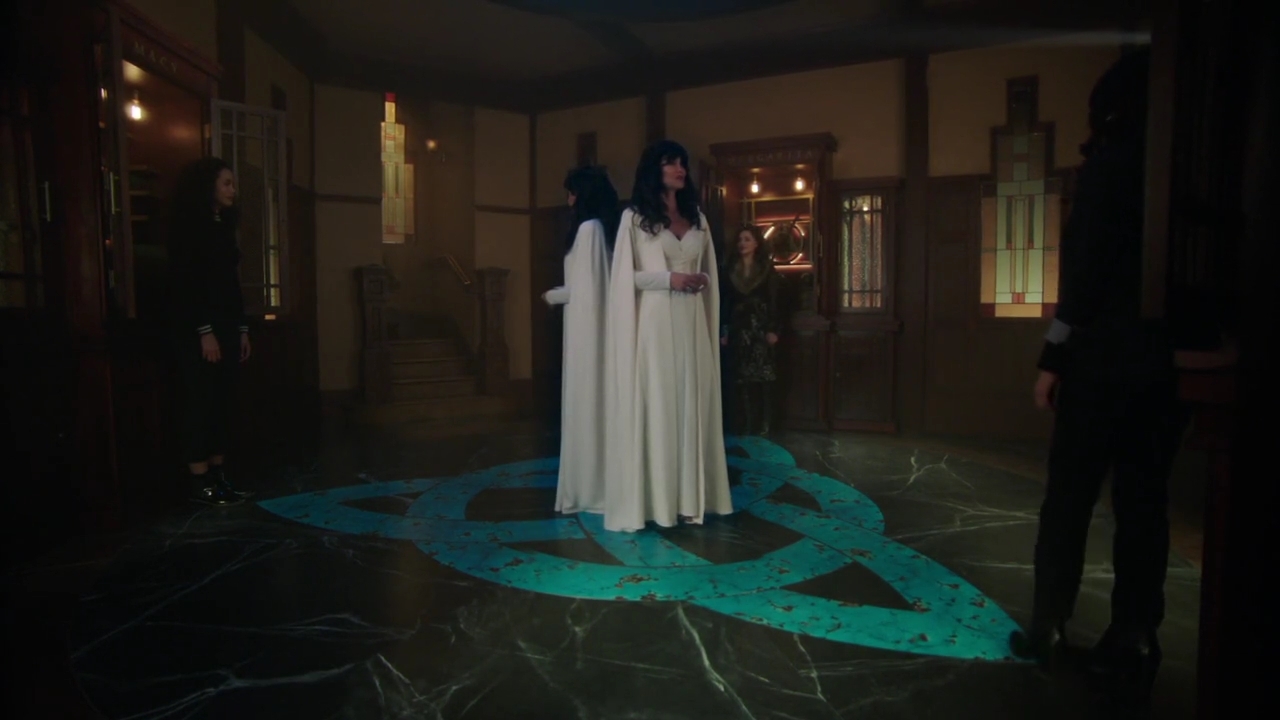Charmed-Online-dot-nl_Charmed-1x20Ambush01783.jpg