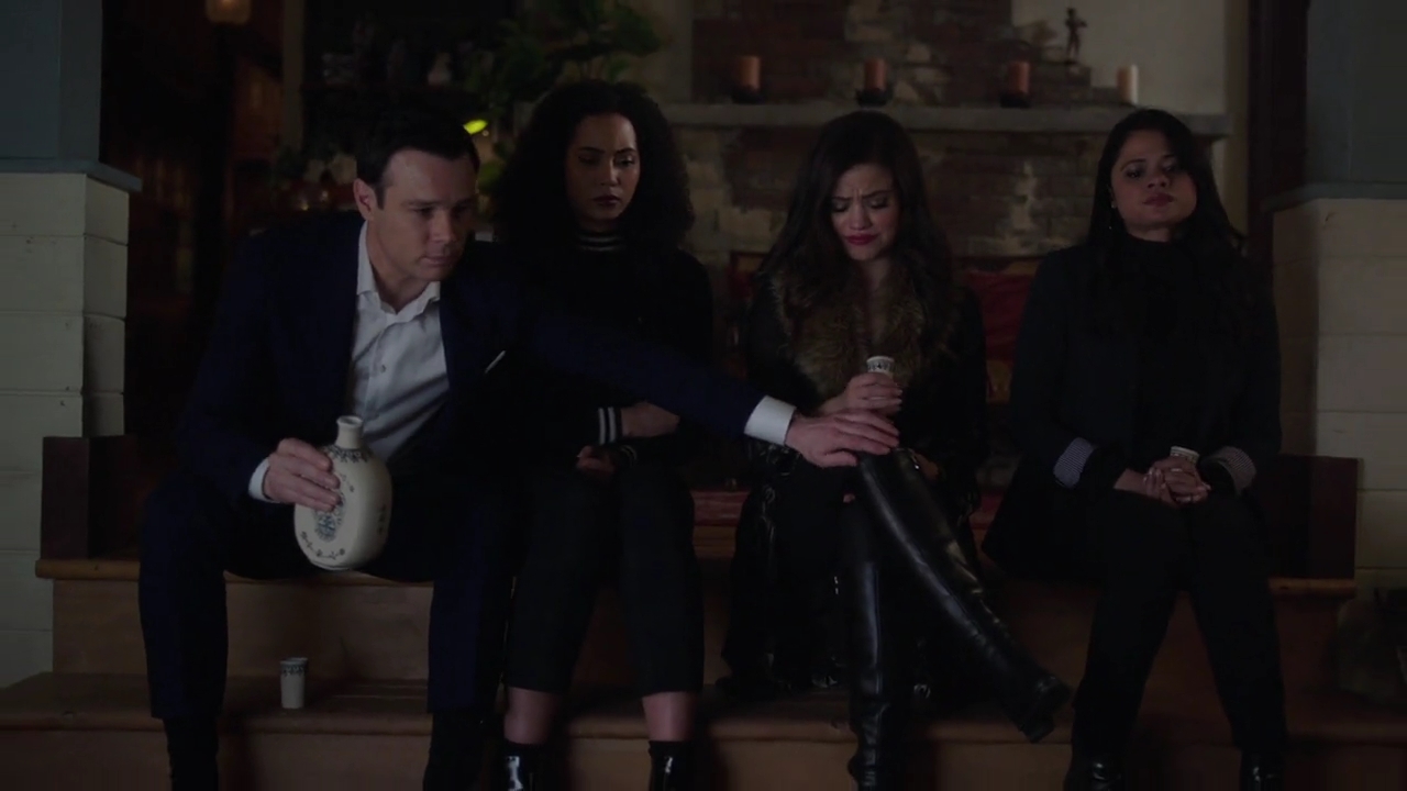 Charmed-Online-dot-nl_Charmed-1x20Ambush02102.jpg