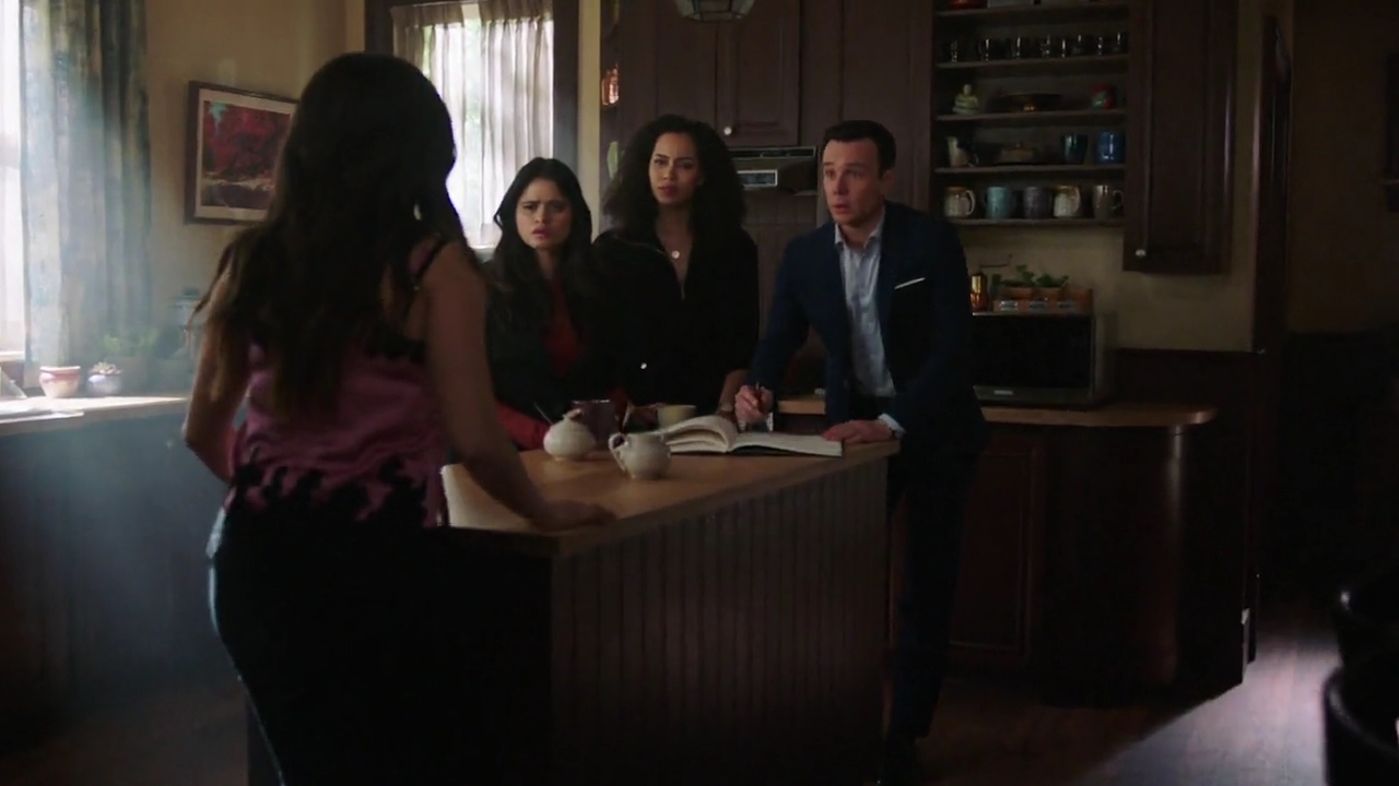 Charmed-Online-dot-nl_Charmed-1x21RedRain00033.jpg