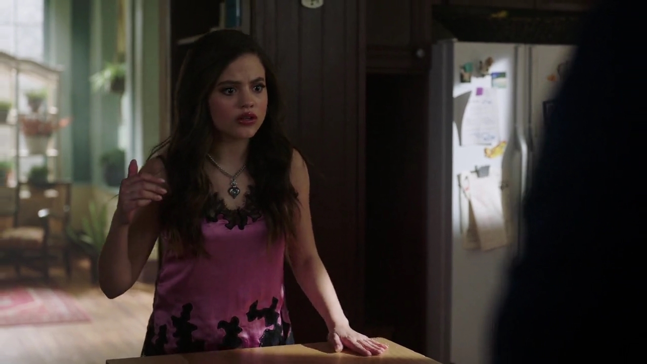 Charmed-Online-dot-nl_Charmed-1x21RedRain00052.jpg