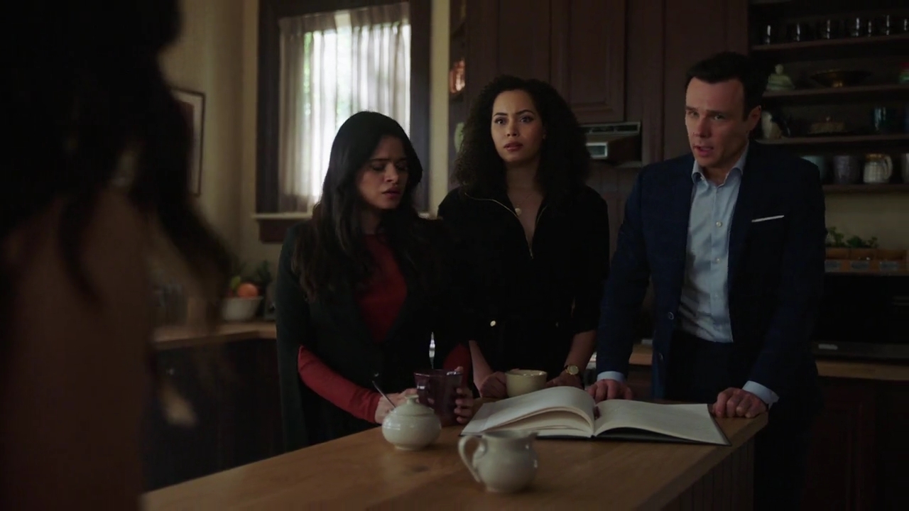 Charmed-Online-dot-nl_Charmed-1x21RedRain00053.jpg