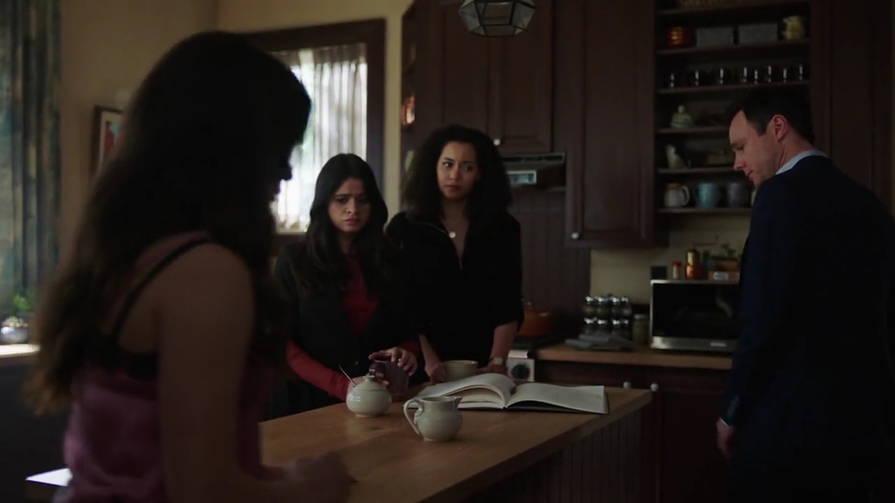 Charmed-Online-dot-nl_Charmed-1x21RedRain00072.jpg