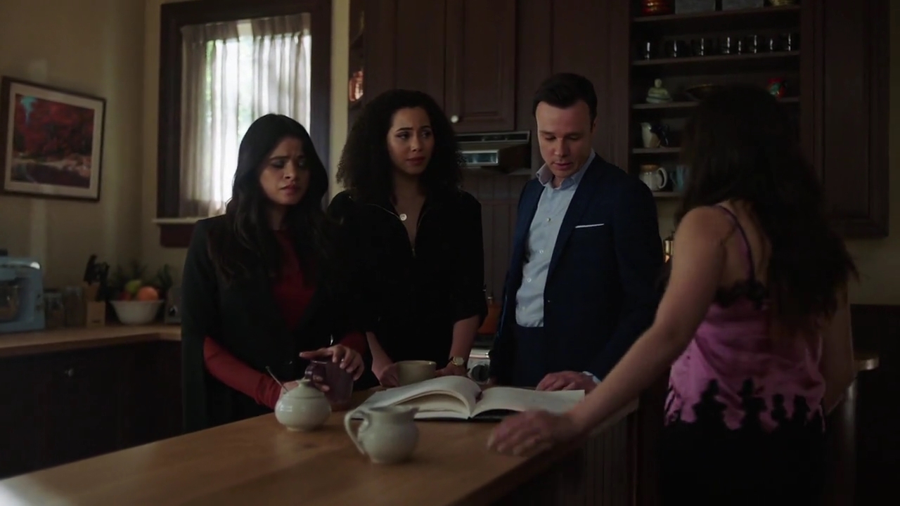 Charmed-Online-dot-nl_Charmed-1x21RedRain00075.jpg