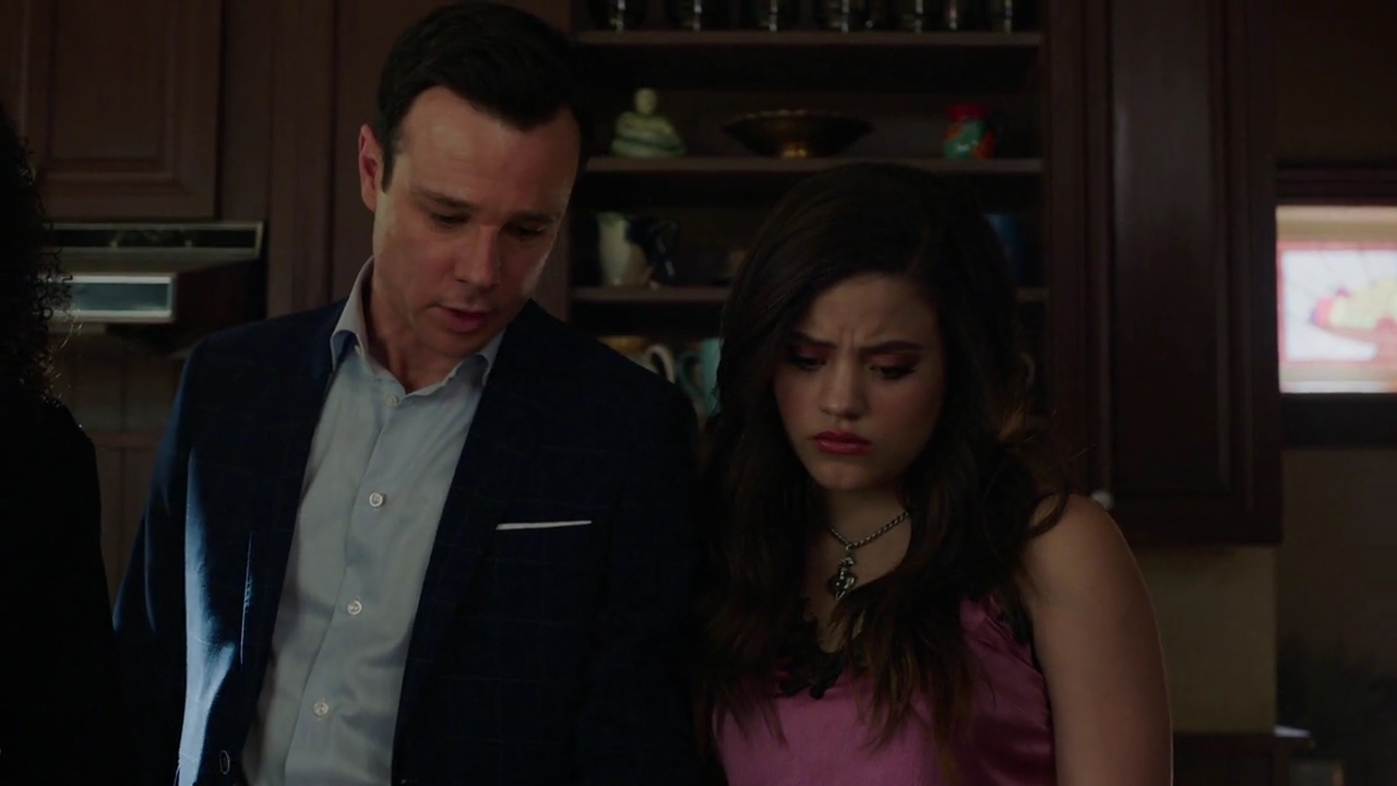 Charmed-Online-dot-nl_Charmed-1x21RedRain00083.jpg