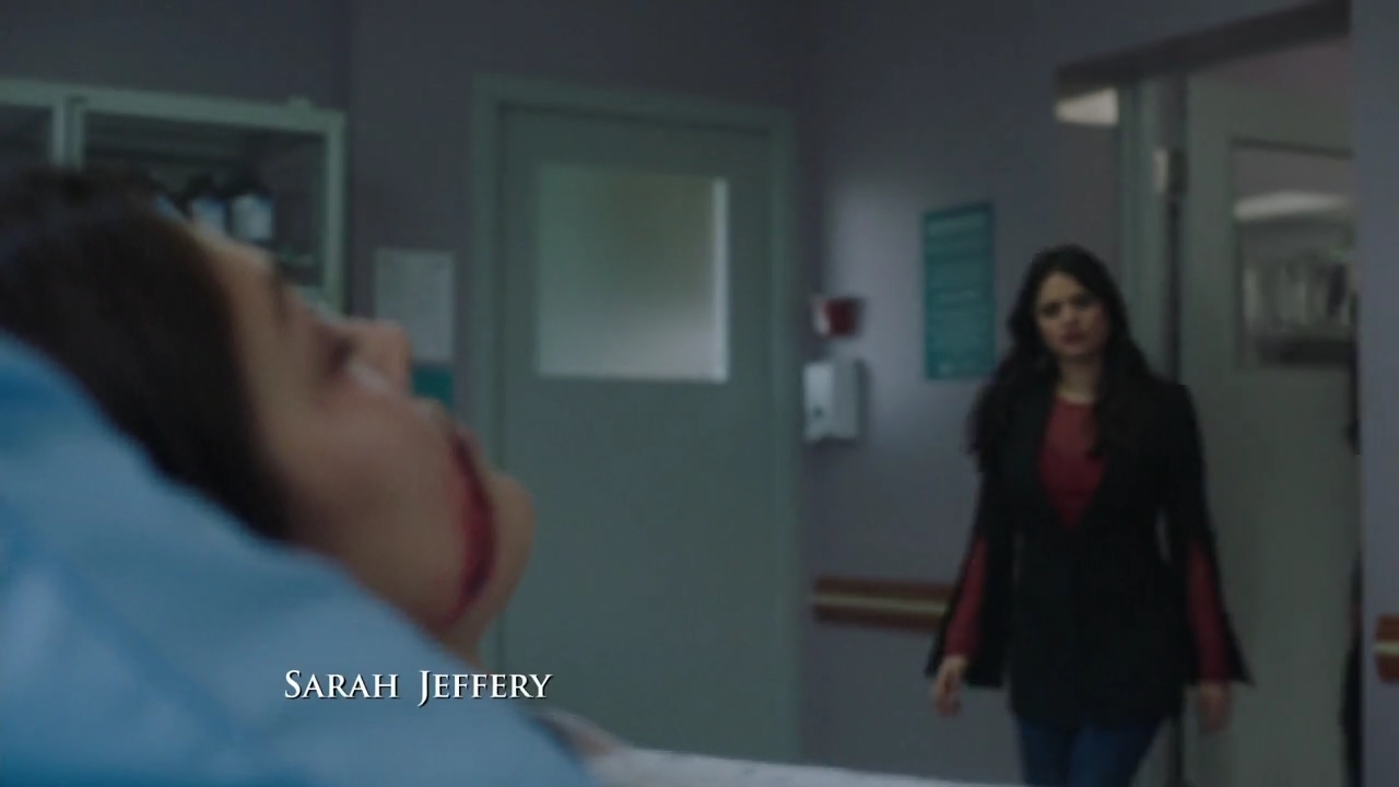 Charmed-Online-dot-nl_Charmed-1x21RedRain00203.jpg