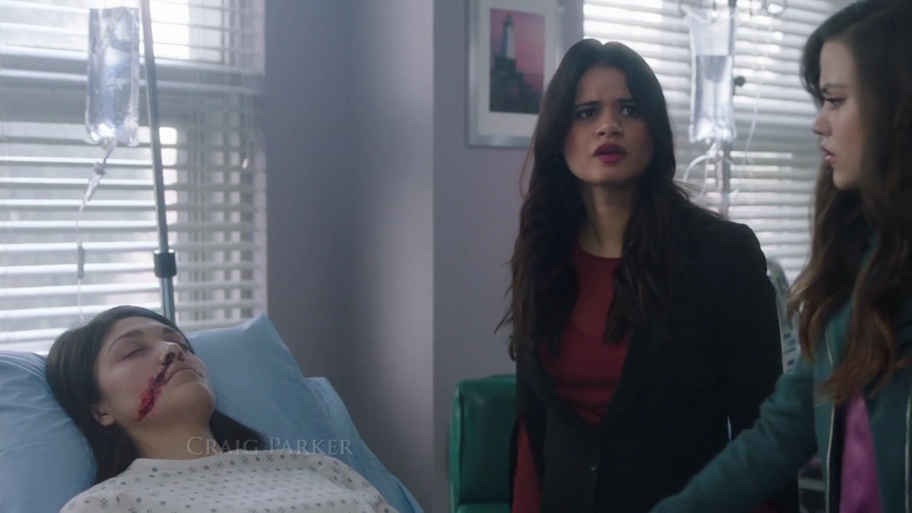 Charmed-Online-dot-nl_Charmed-1x21RedRain00248.jpg