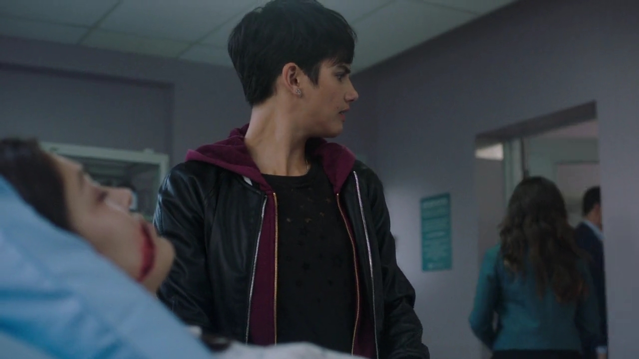 Charmed-Online-dot-nl_Charmed-1x21RedRain00289.jpg