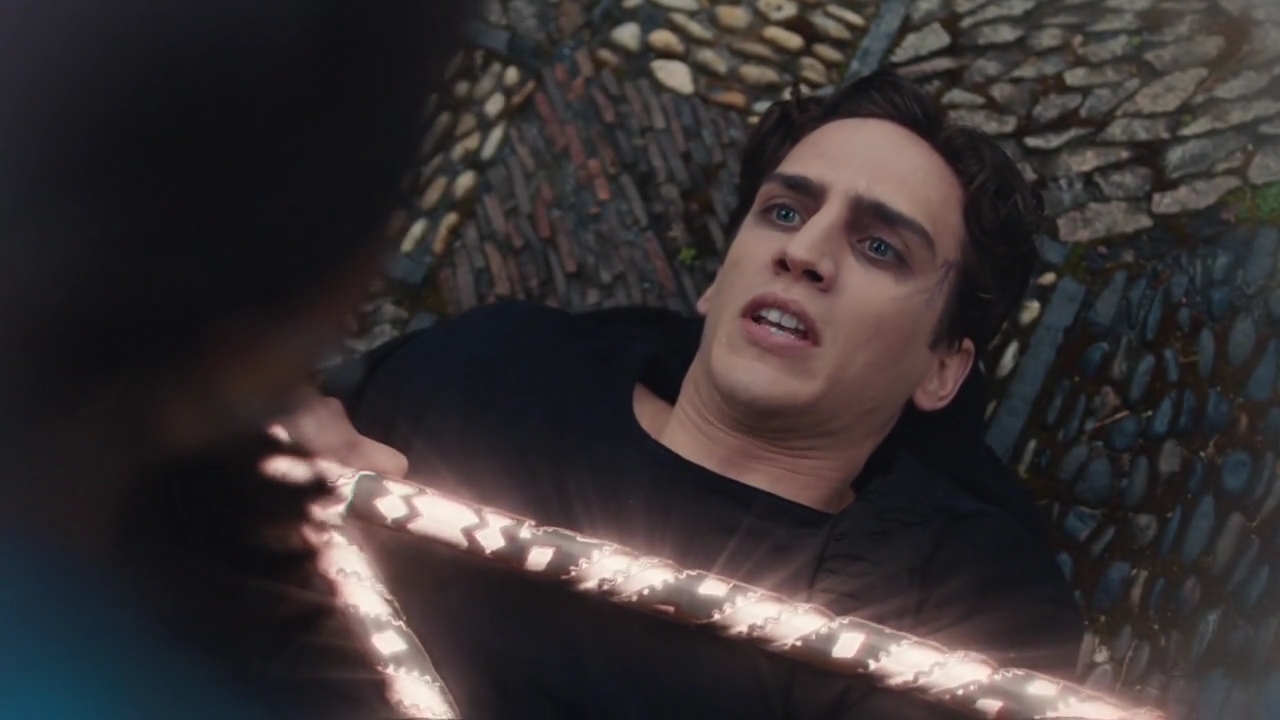 Charmed-Online-dot-nl_Charmed-1x21RedRain01117.jpg