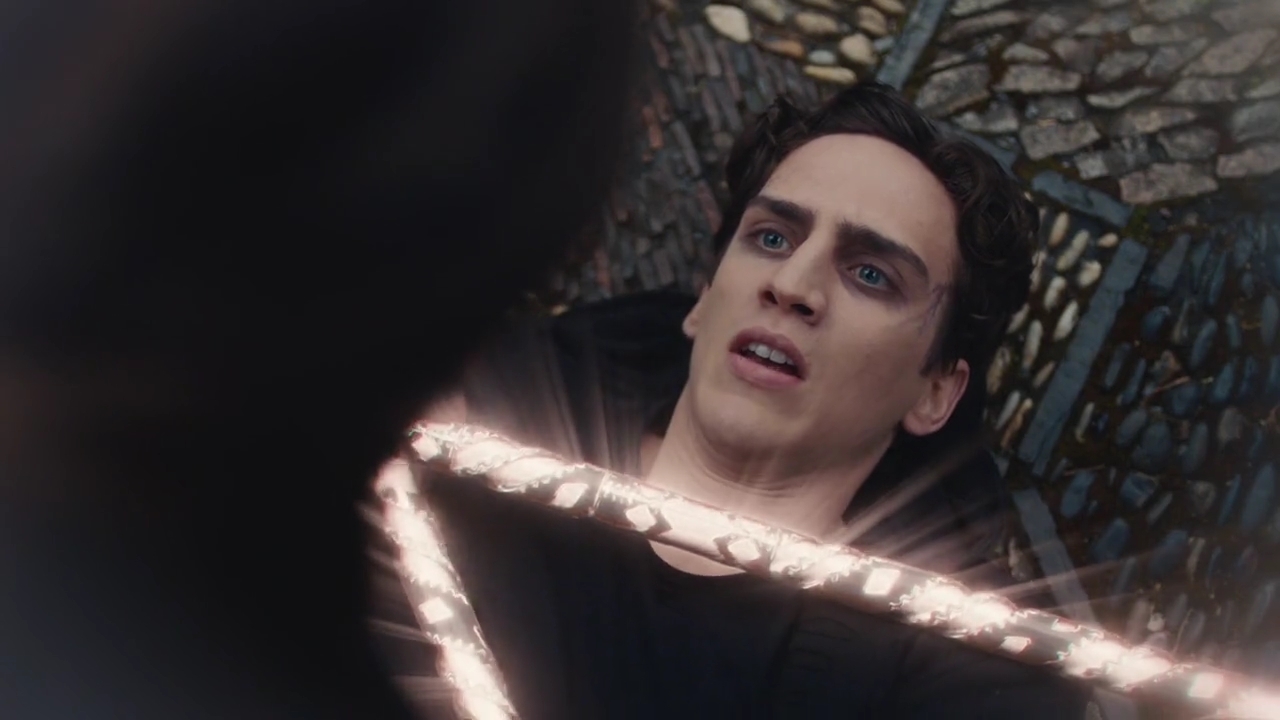 Charmed-Online-dot-nl_Charmed-1x21RedRain01120.jpg