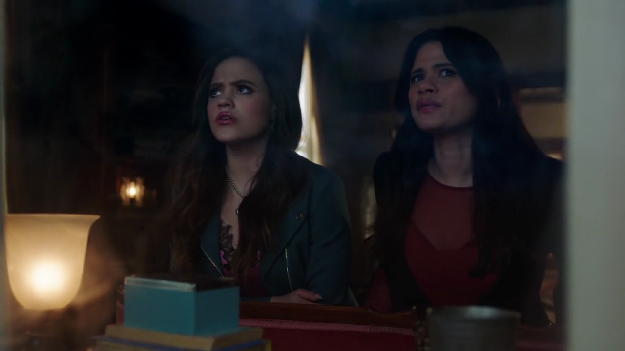 Charmed-Online-dot-nl_Charmed-1x21RedRain01401.jpg