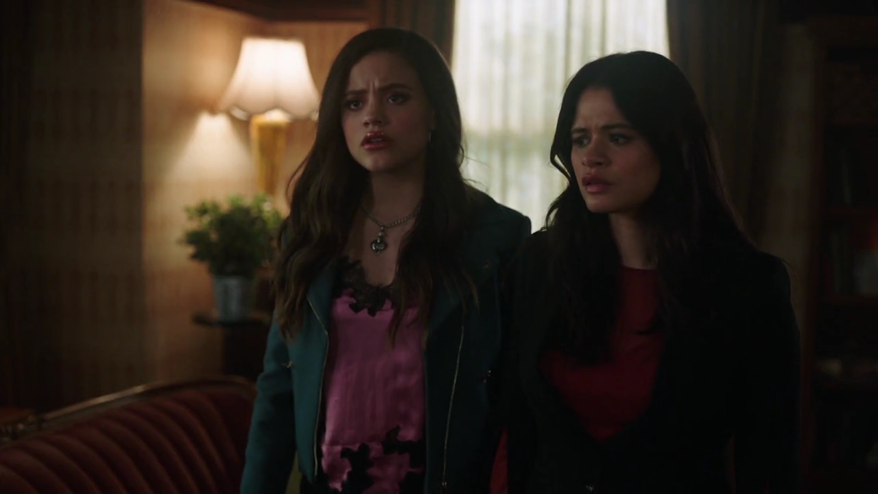 Charmed-Online-dot-nl_Charmed-1x21RedRain01413.jpg