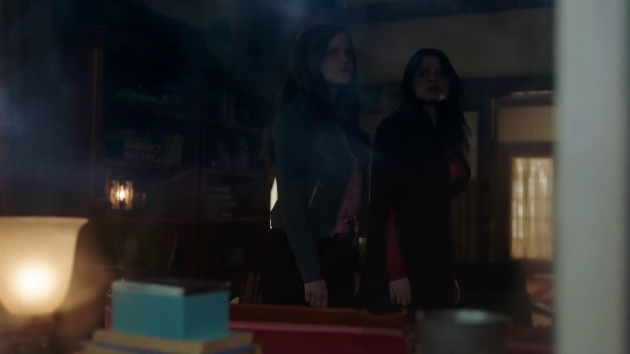 Charmed-Online-dot-nl_Charmed-1x21RedRain01426.jpg