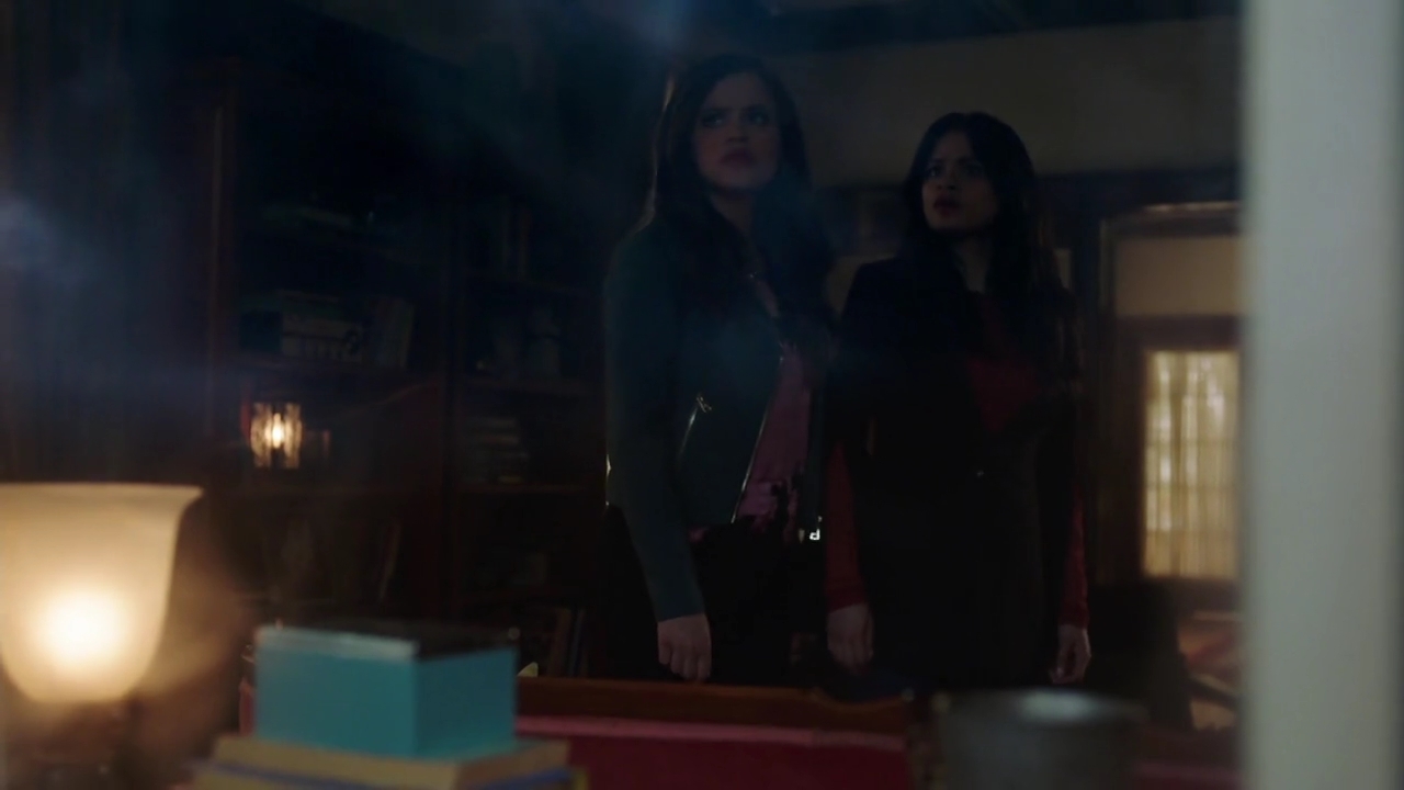 Charmed-Online-dot-nl_Charmed-1x21RedRain01427.jpg Charmed-Online-dot-nl_Charmed-1x21RedRain01427.jpg