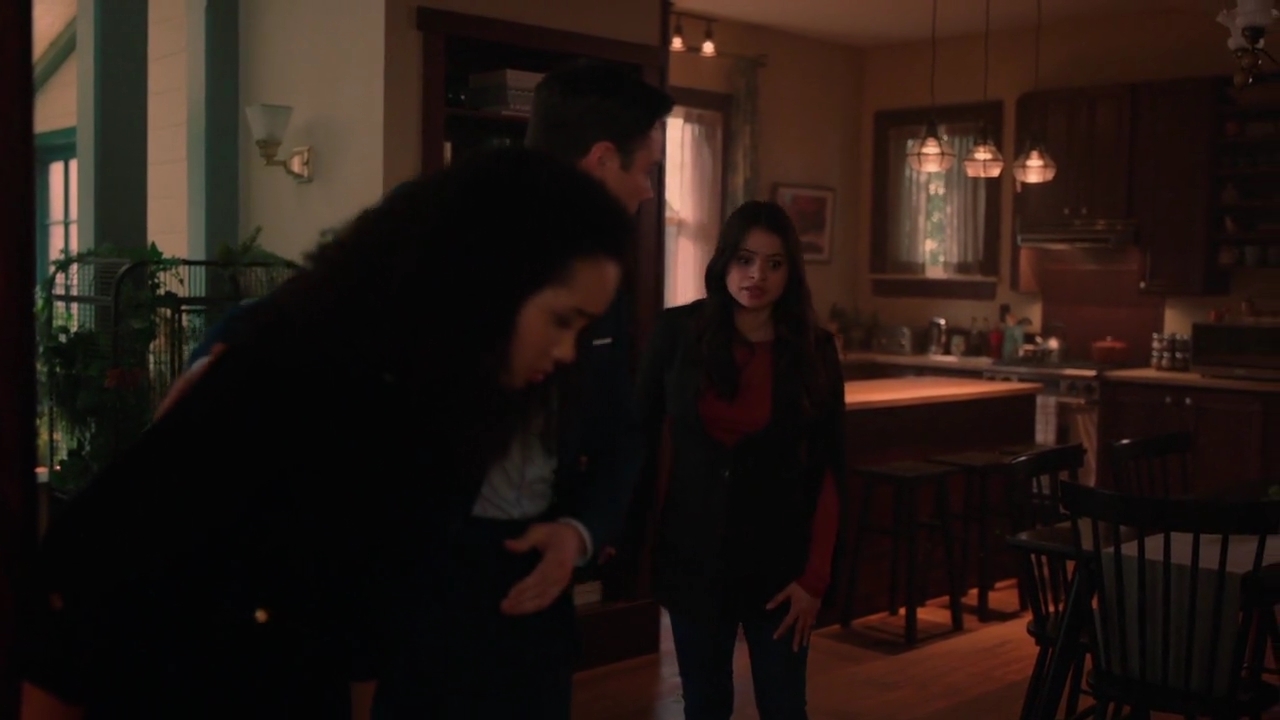 Charmed-Online-dot-nl_Charmed-1x21RedRain01671.jpg
