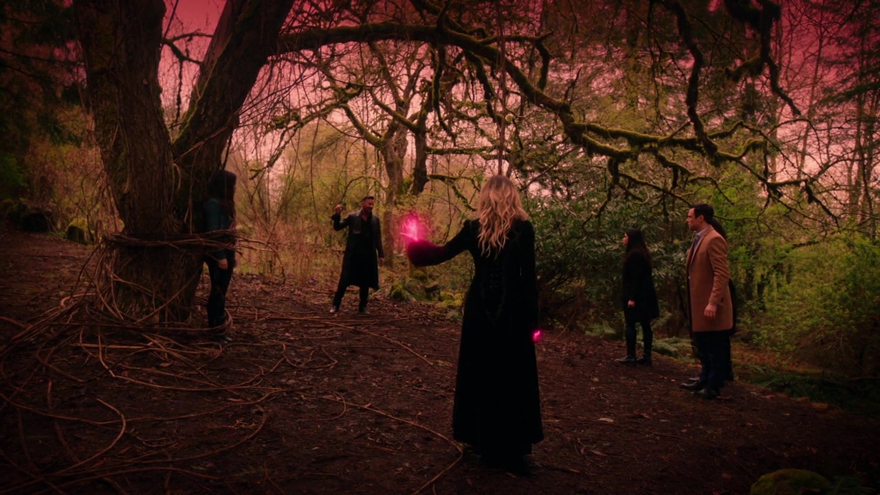 Charmed-Online-dot-nl_Charmed-1x21RedRain01829.jpg