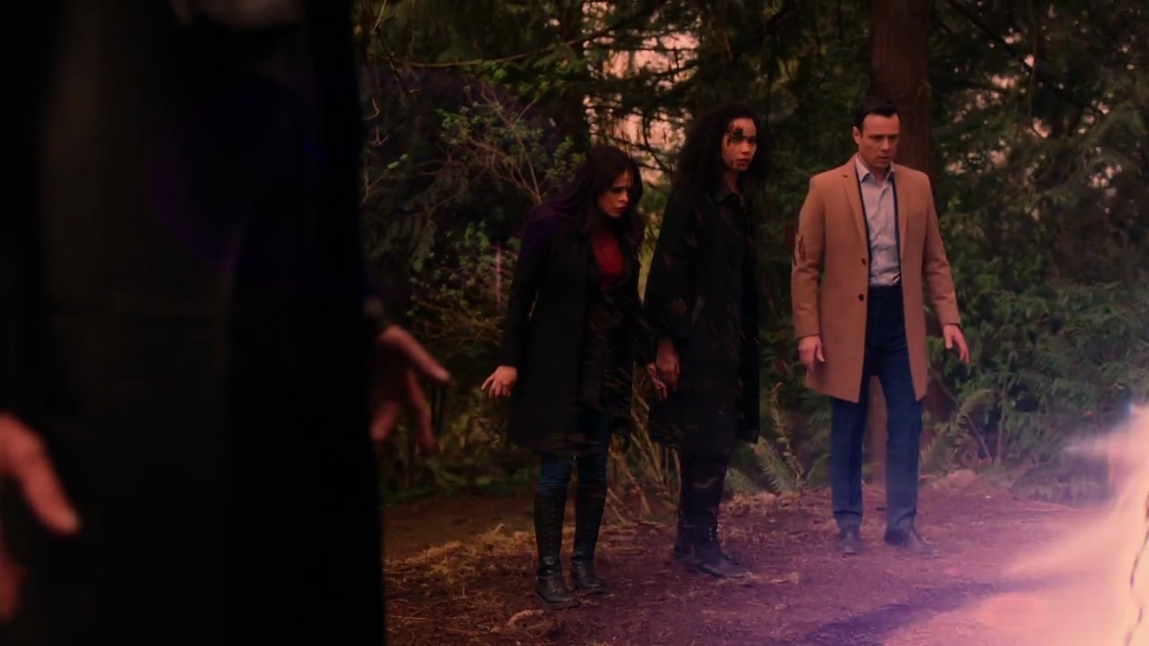 Charmed-Online-dot-nl_Charmed-1x21RedRain01855.jpg