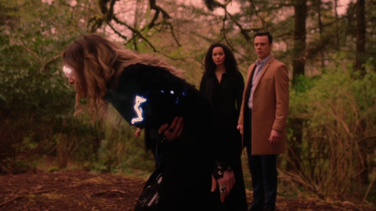Charmed-Online-dot-nl_Charmed-1x21RedRain01864.jpg