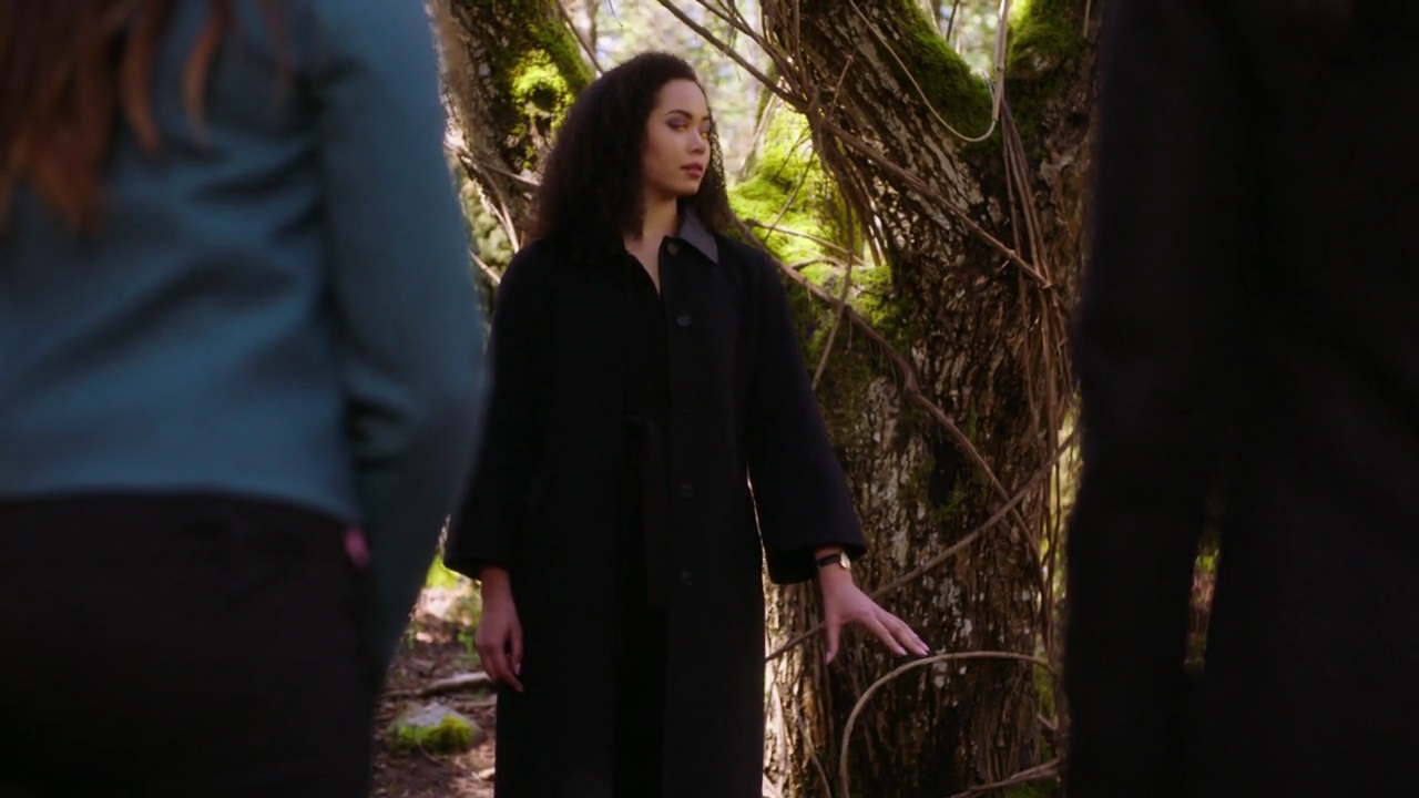 Charmed-Online-dot-nl_Charmed-1x21RedRain02073.jpg
