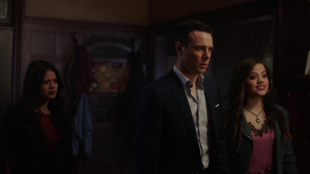 Charmed-Online-dot-nl_Charmed-1x21RedRain02144.jpg