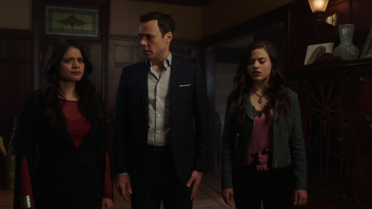 Charmed-Online-dot-nl_Charmed-1x21RedRain02157.jpg