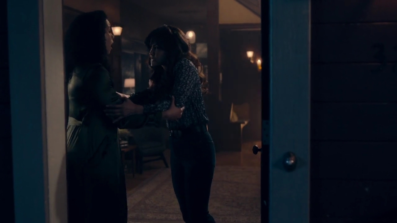 Charmed-Online-dot-nl_Charmed-1x22TheSourceAwakens00700.jpg