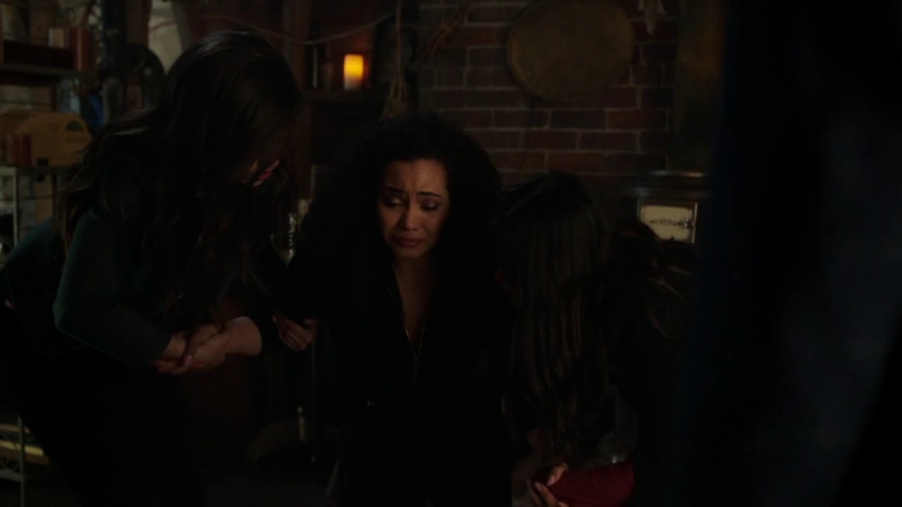 Charmed-Online-dot-nl_Charmed-1x22TheSourceAwakens01891.jpg Charmed-Online-dot-nl_Charmed-1x22TheSourceAwakens01891.jpg