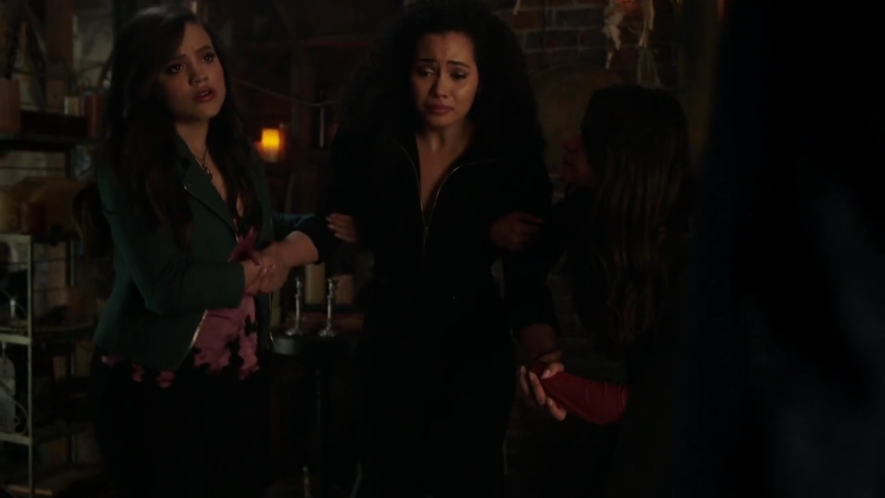 Charmed-Online-dot-nl_Charmed-1x22TheSourceAwakens01892.jpg Charmed-Online-dot-nl_Charmed-1x22TheSourceAwakens01892.jpg