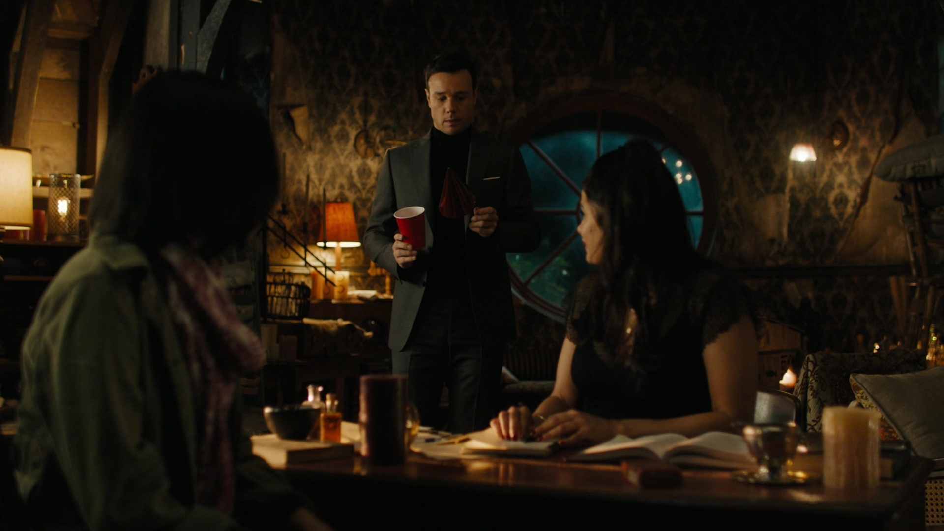 Charmed-Online-dot-nl_Charmed2x01-SafeSpace00385.jpg
