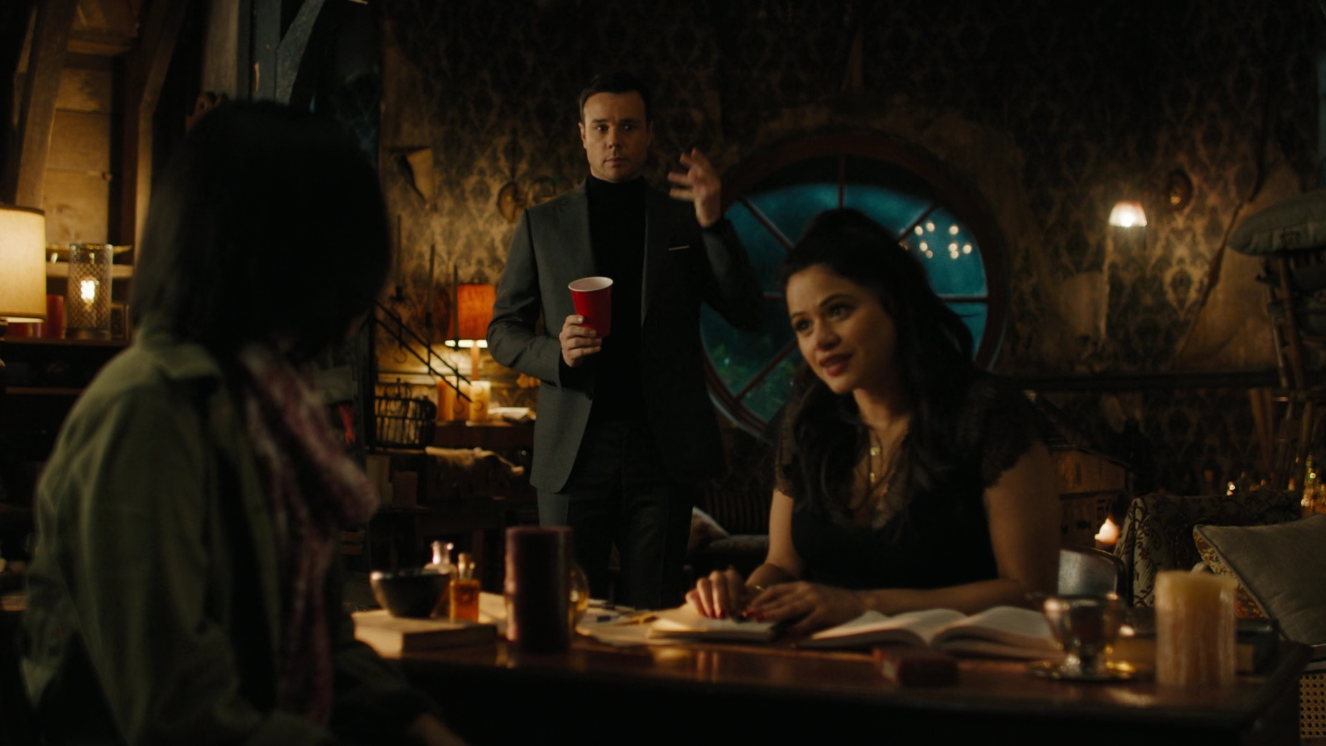 Charmed-Online-dot-nl_Charmed2x01-SafeSpace00386.jpg