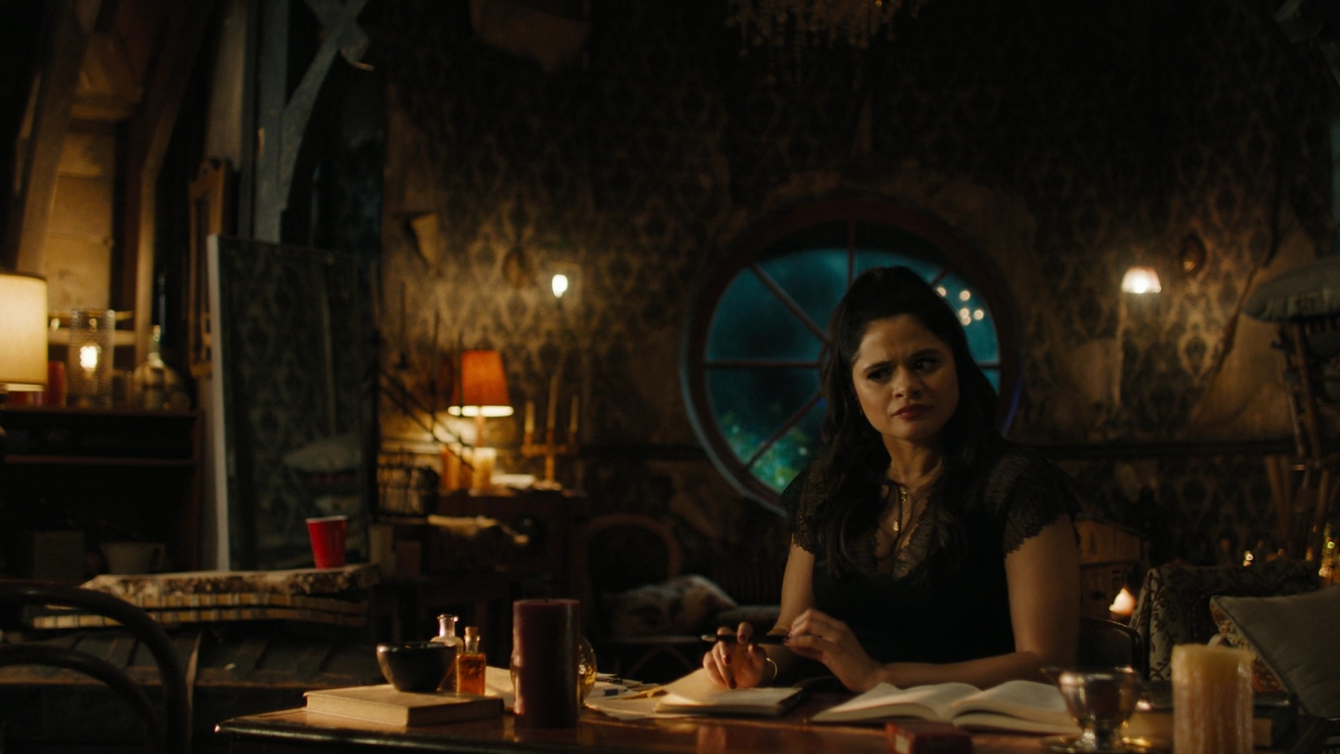 Charmed-Online-dot-nl_Charmed2x01-SafeSpace00416.jpg