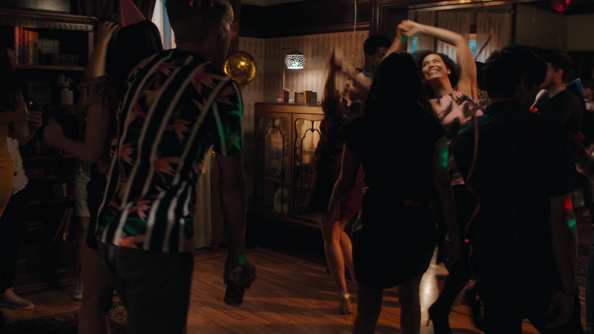 Charmed-Online-dot-nl_Charmed2x01-SafeSpace00426.jpg