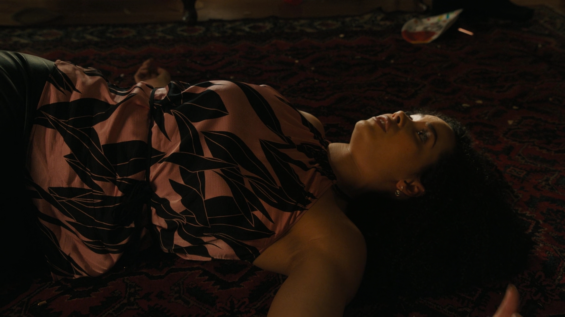 Charmed-Online-dot-nl_Charmed2x01-SafeSpace00512.jpg