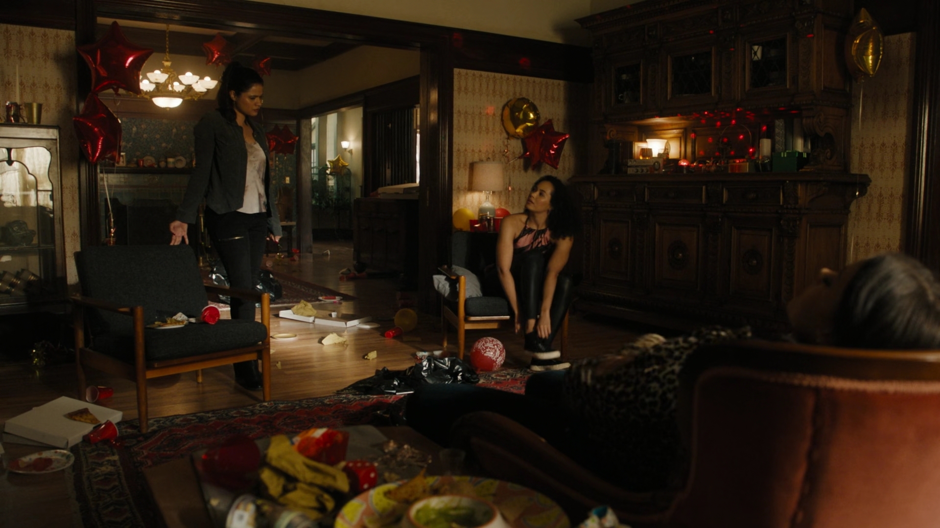 Charmed-Online-dot-nl_Charmed2x01-SafeSpace00570.jpg