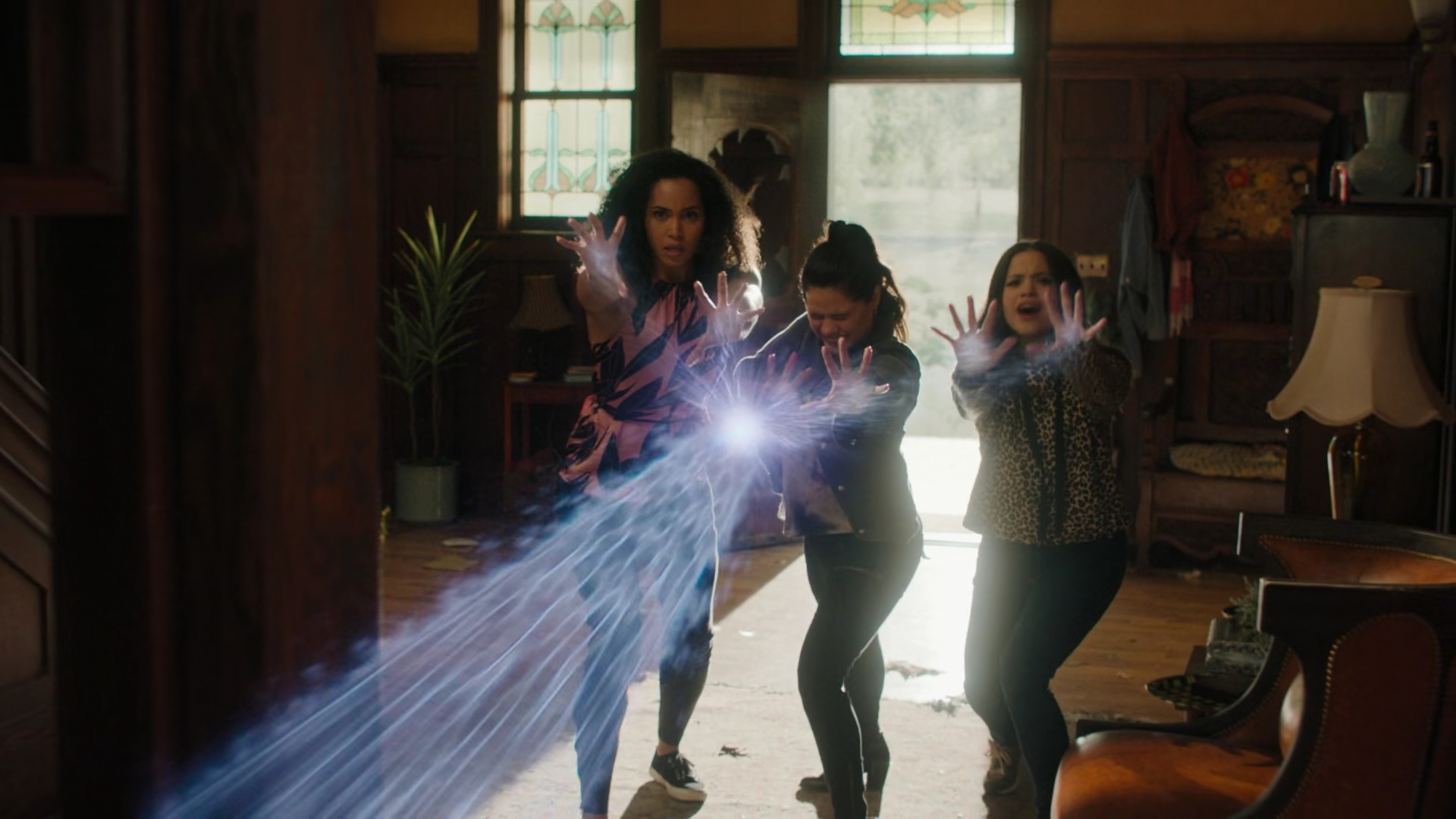 Charmed-Online-dot-nl_Charmed2x01-SafeSpace00646.jpg