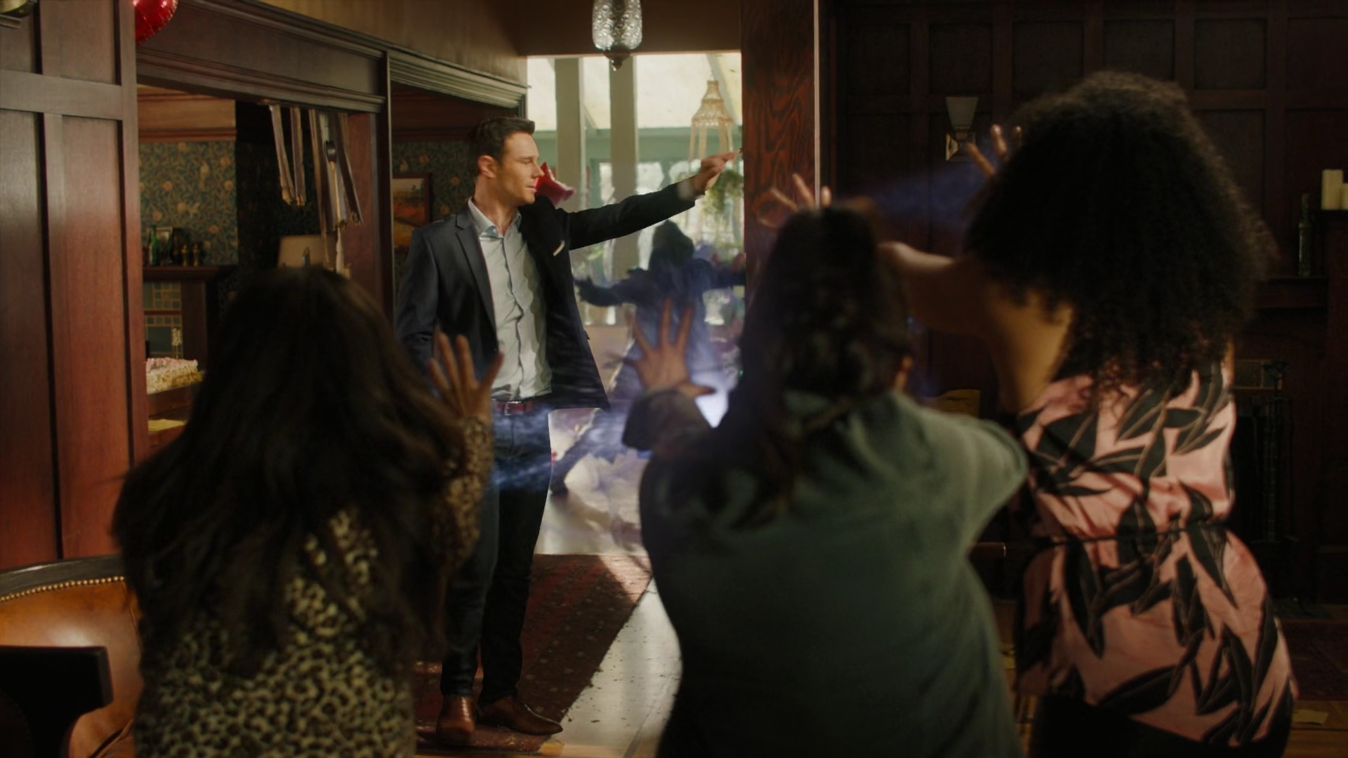 Charmed-Online-dot-nl_Charmed2x01-SafeSpace00652.jpg