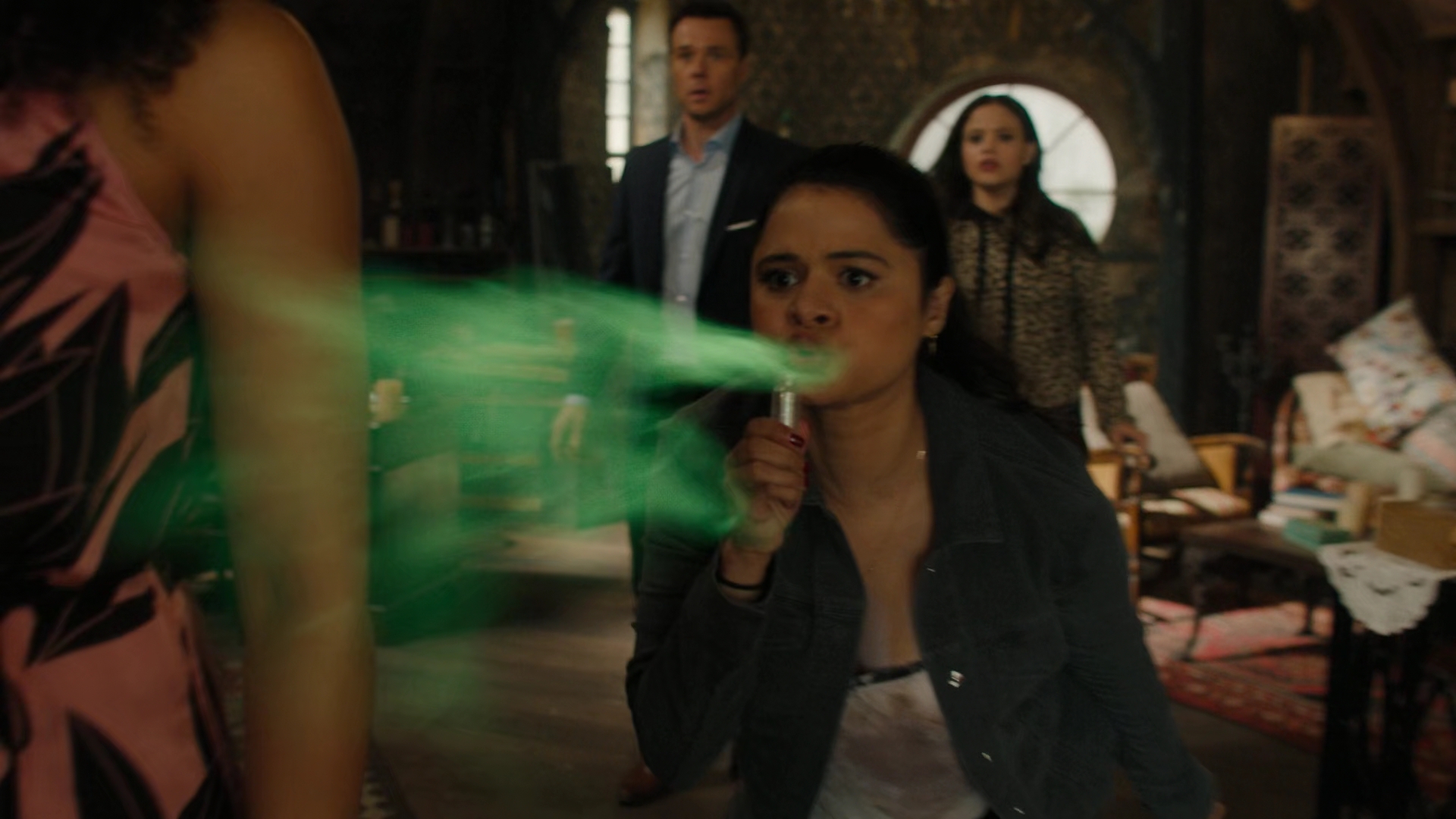 Charmed-Online-dot-nl_Charmed2x01-SafeSpace00670.jpg