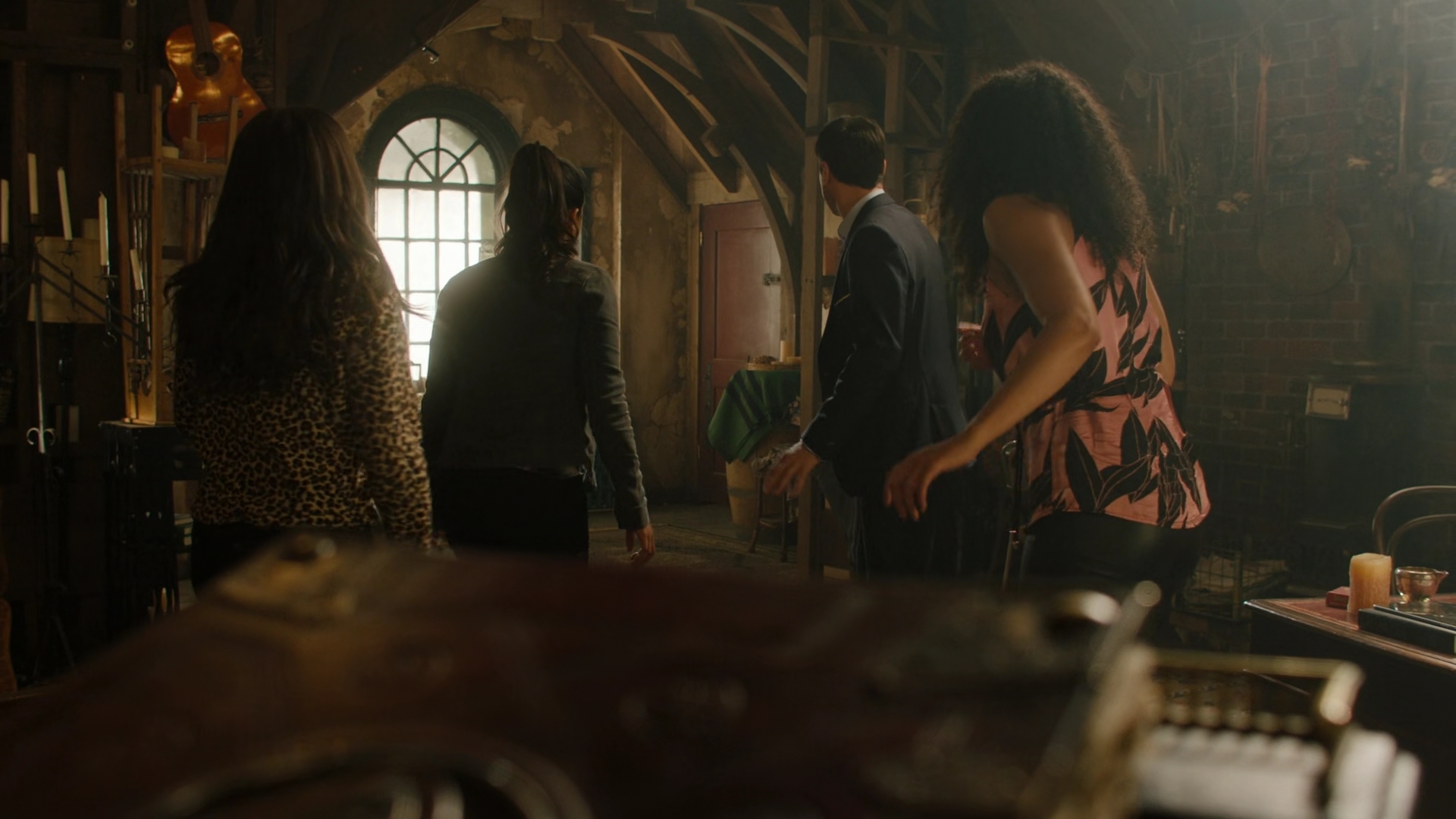 Charmed-Online-dot-nl_Charmed2x01-SafeSpace00679.jpg